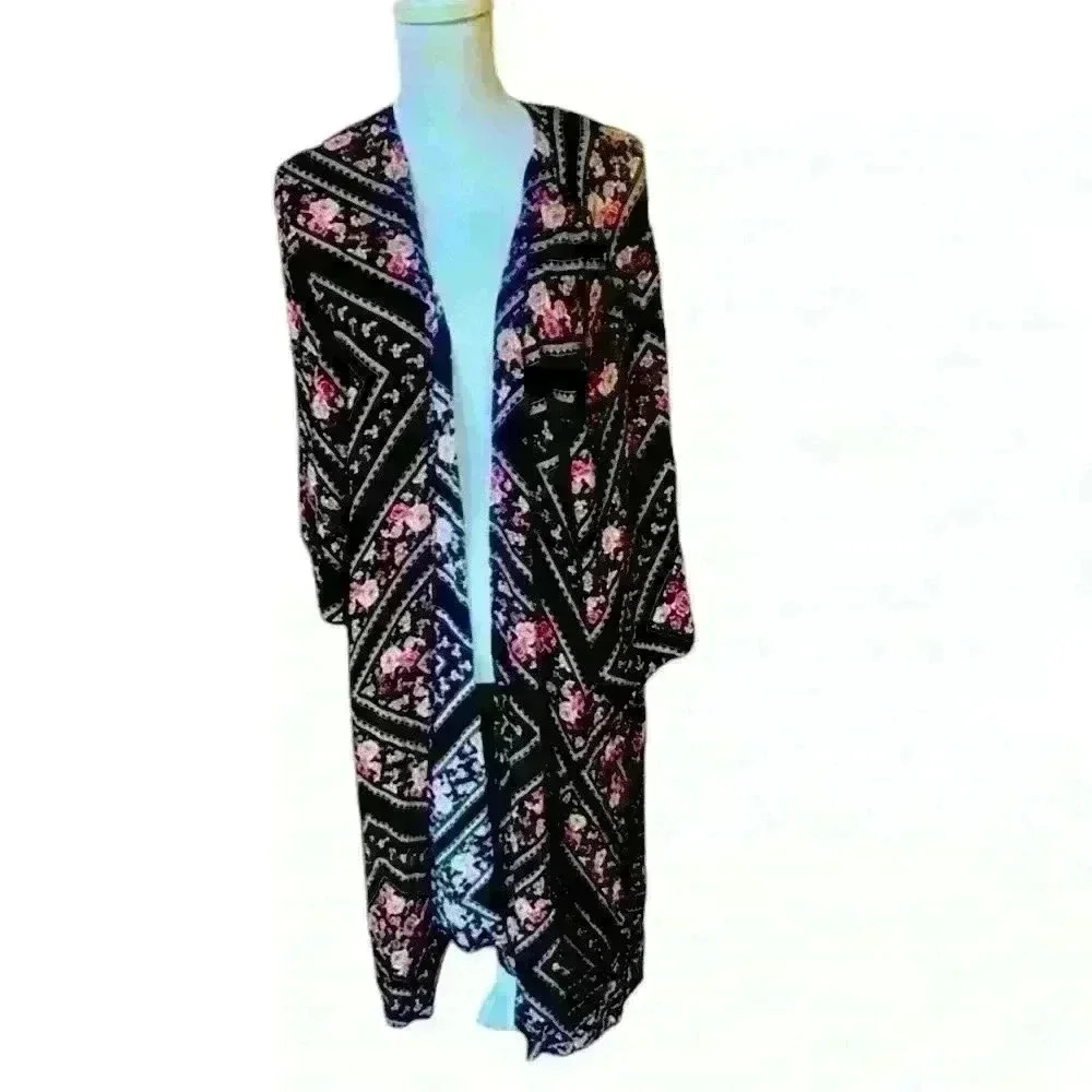 Torrid ladies maxi wrap size 1/2. Excellent condition. Floral black pattern maxi